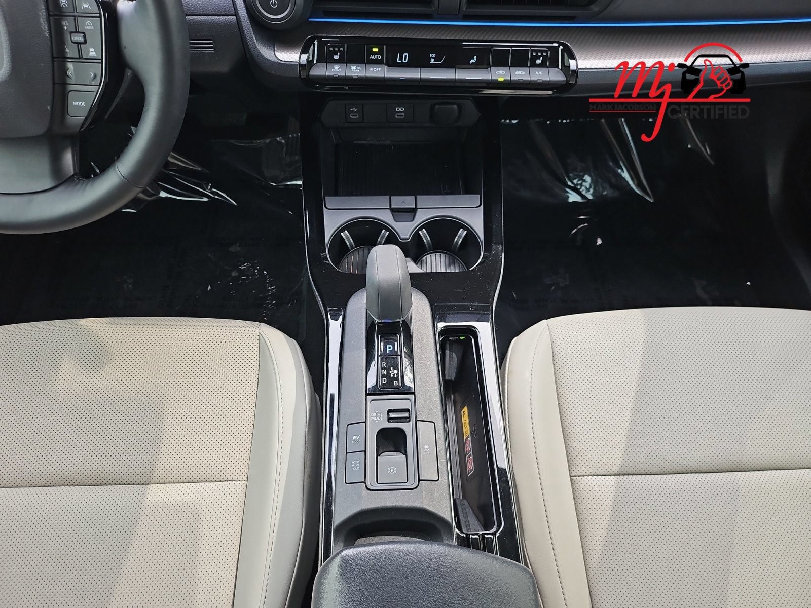 Used 2024 Toyota Prius XLE FWD image 31