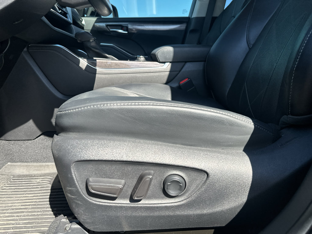 Used 2022 Toyota Highlander Platinum AWD/4WD image 16