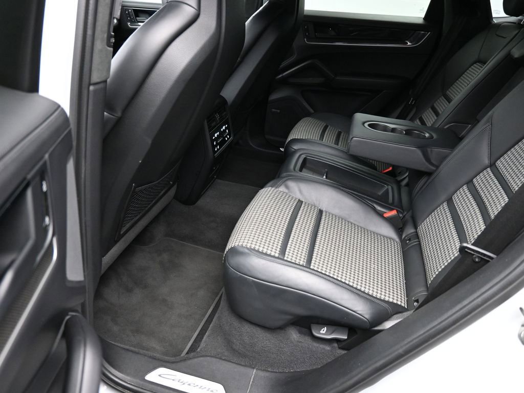 Certified 2024 Porsche Cayenne Turbo image 22