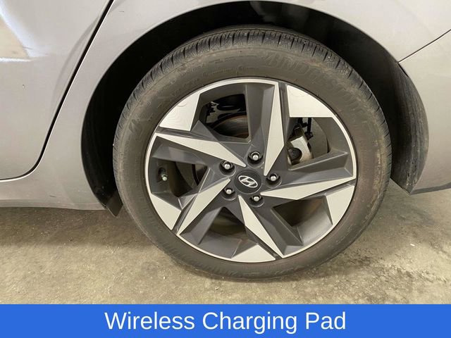 Used 2023 Hyundai Elantra SEL w/ Convenience Package image 9