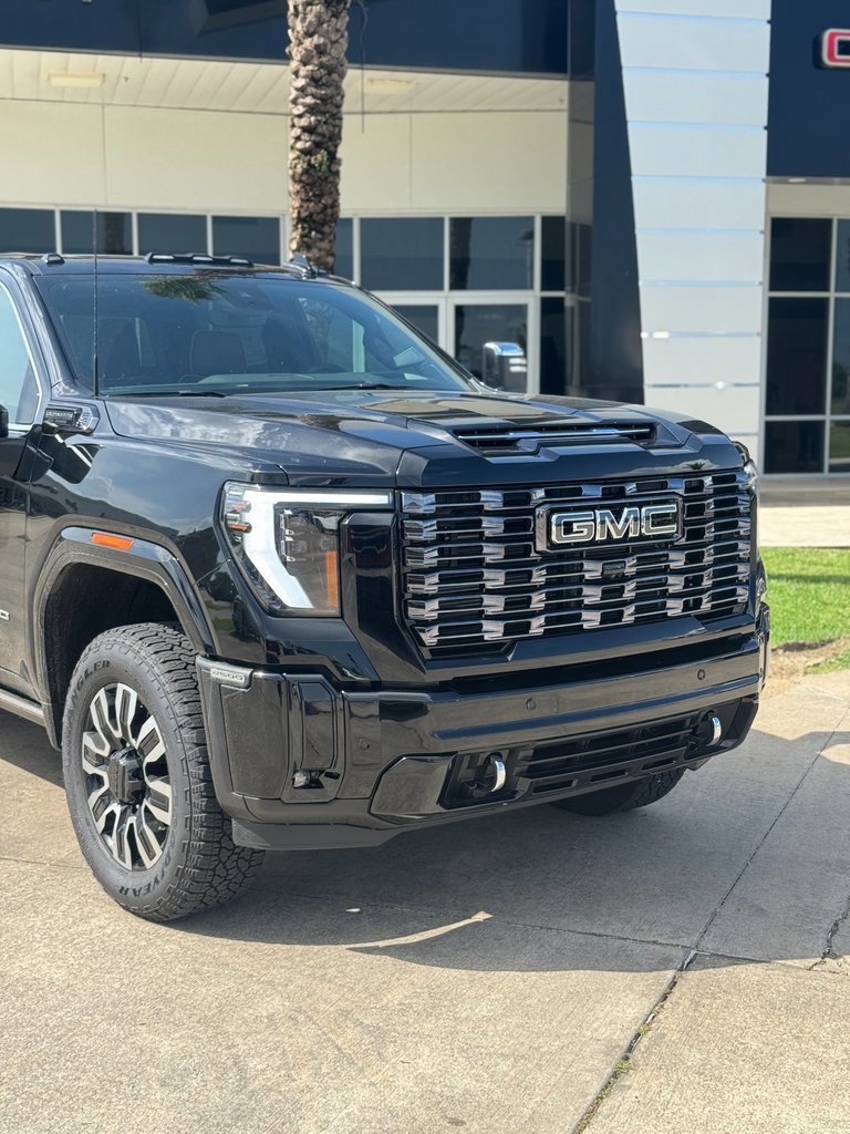 New 2025 GMC Sierra 2500 Denali Ultimate image 2