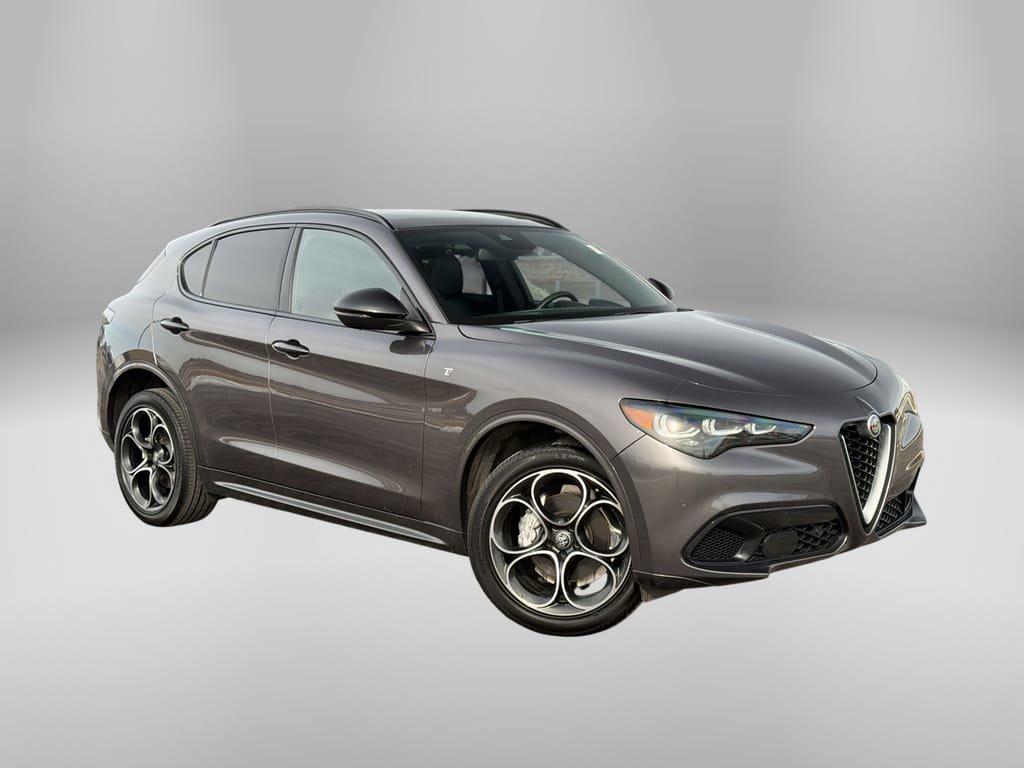 Used 2024 Alfa Romeo Stelvio Ti image 5
