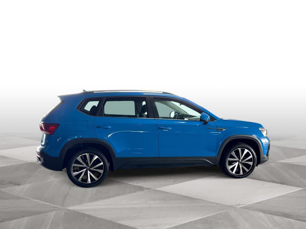 Used 2023 Volkswagen Taos SE w/ Panoramic Sunroof Package FWD image 9