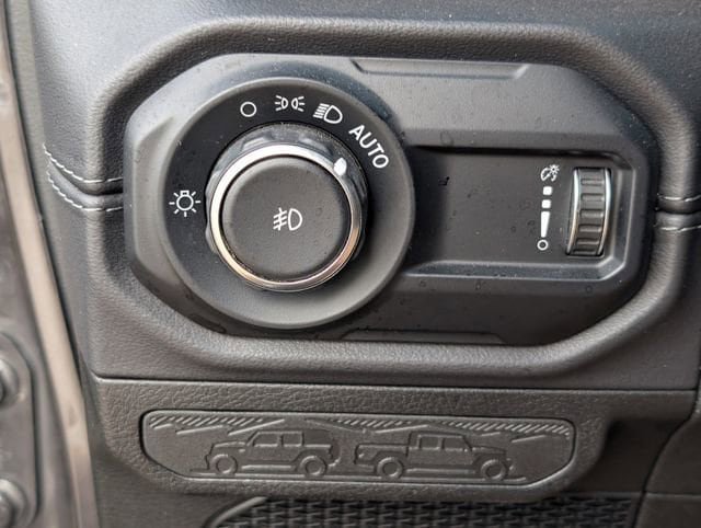 Used 2025 Jeep Wrangler Unlimited Rubicon image 25