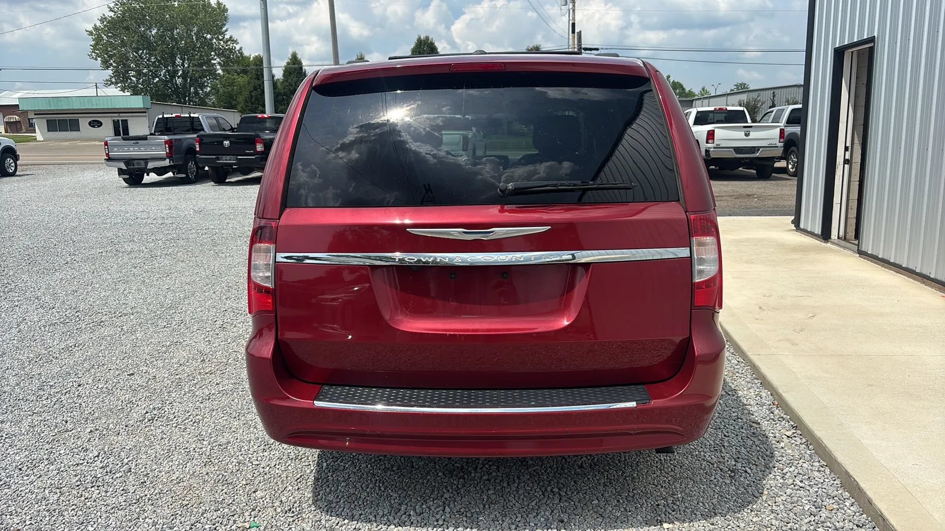 Used 2016 Chrysler Town & Country Touring w/ Driver Convenience Group FWD image 4