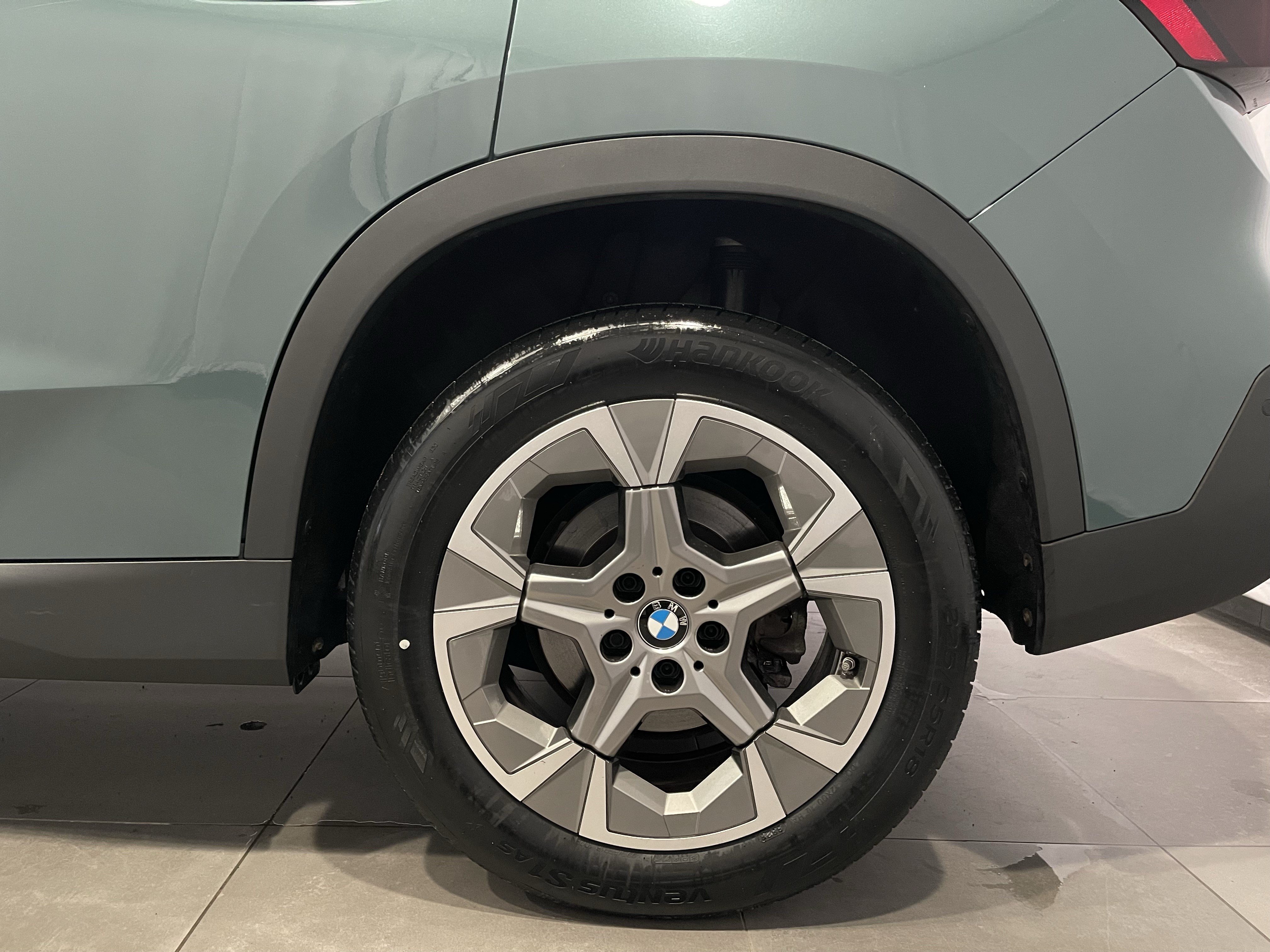 Used 2023 BMW X1 xDrive28i w/ Premium Package AWD/4WD image 8