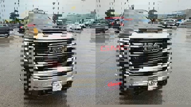 Used 2024 GMC Sierra 3500 SLT w/ SLT Premium Package image 3