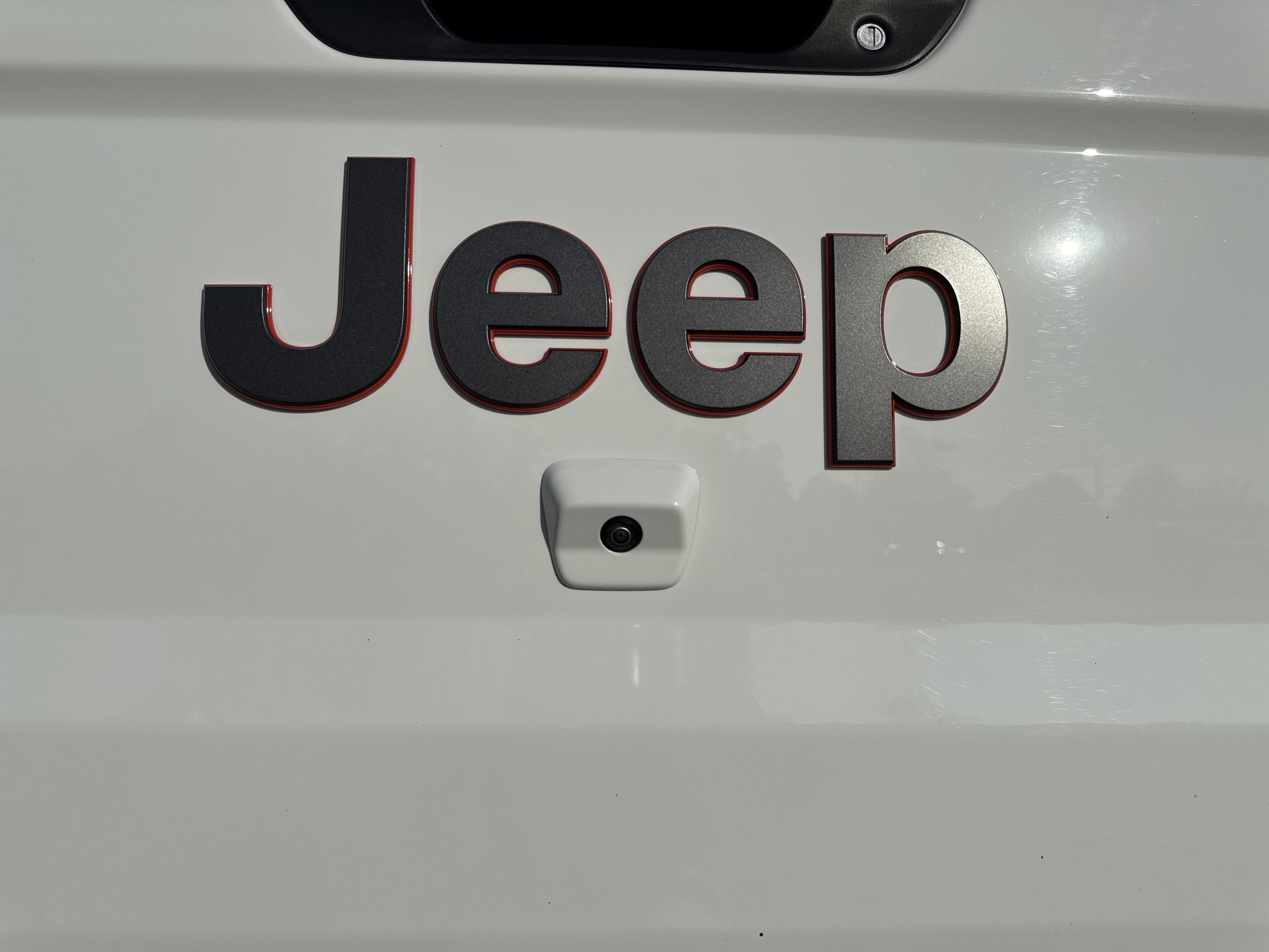 Used 2024 Jeep Gladiator Mojave w/ Safety Group image 8