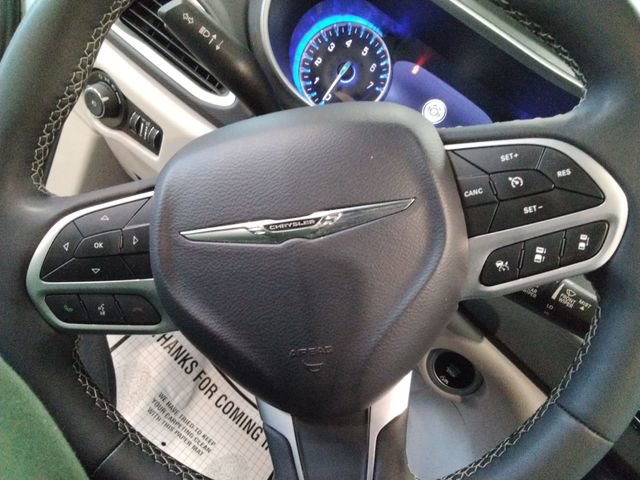 Used 2024 Chrysler Pacifica Touring-L image 14