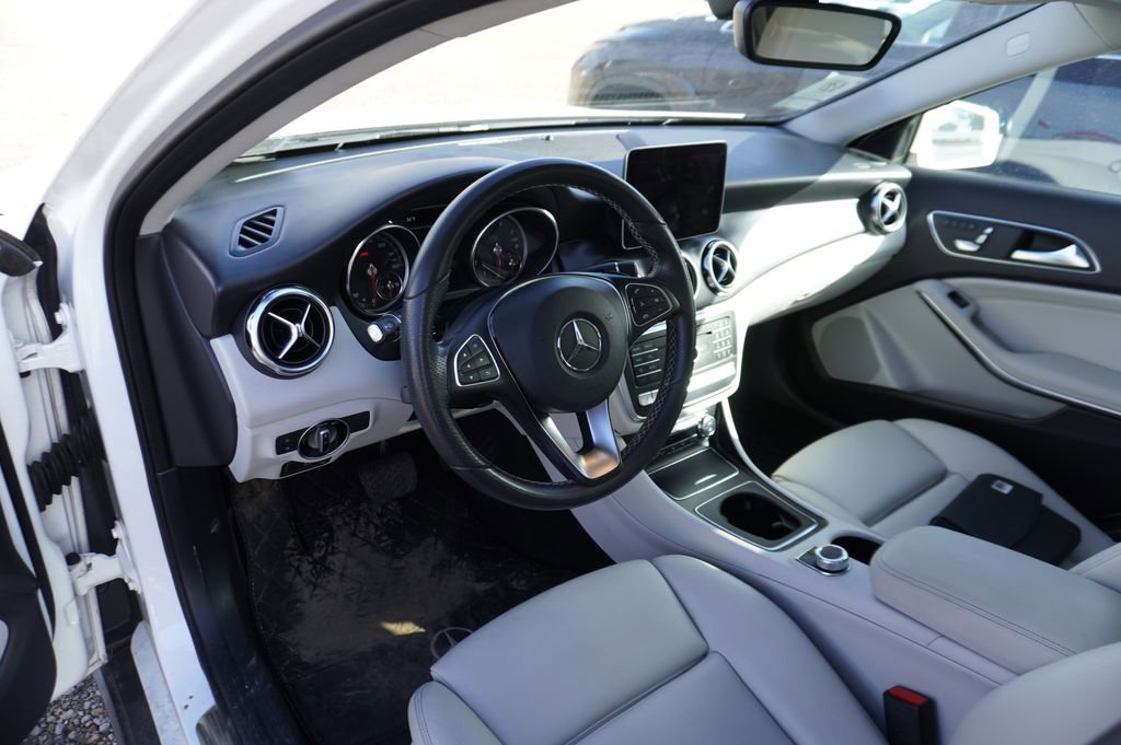 Used 2018 Mercedes-Benz GLA 250 4MATIC image 3