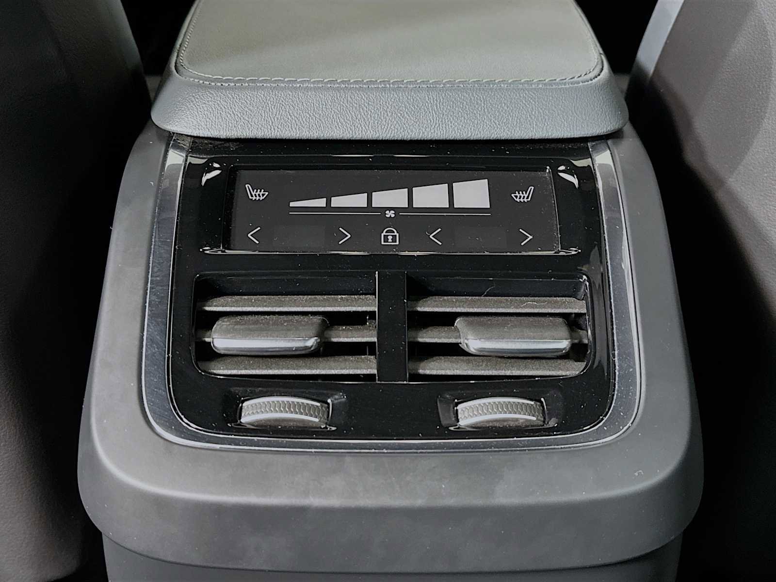 Certified 2023 Volvo XC90 B6 Ultimate image 24