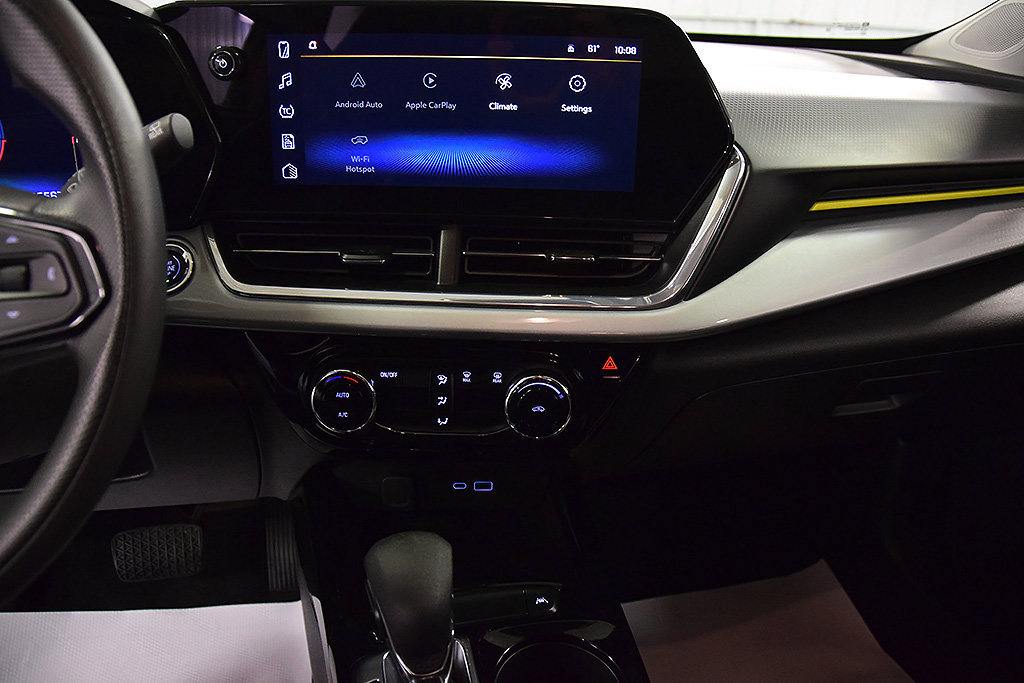 Used 2024 Chevrolet Trax LT w/ Sunroof Package FWD image 23