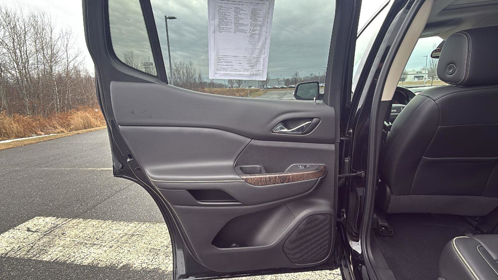 Used 2022 GMC Acadia Denali image 24