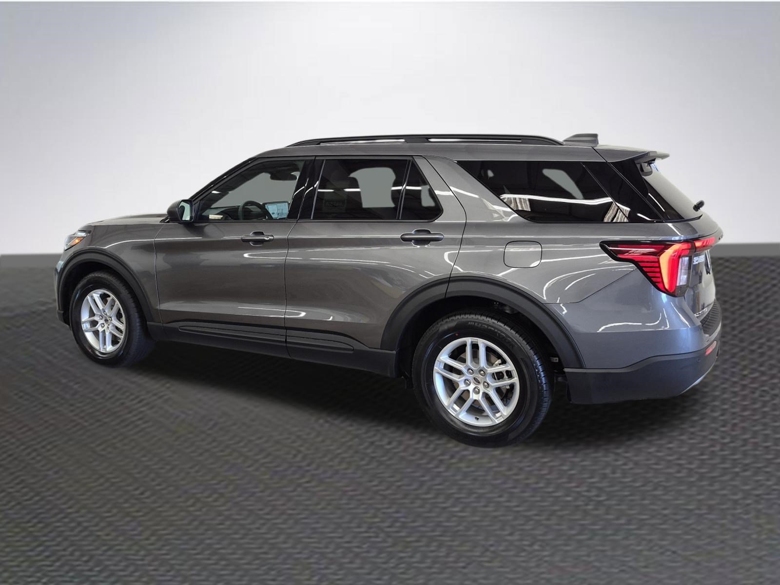 New 2027 Ford Explorer Active w/ Active Comfort Package RWD image 4