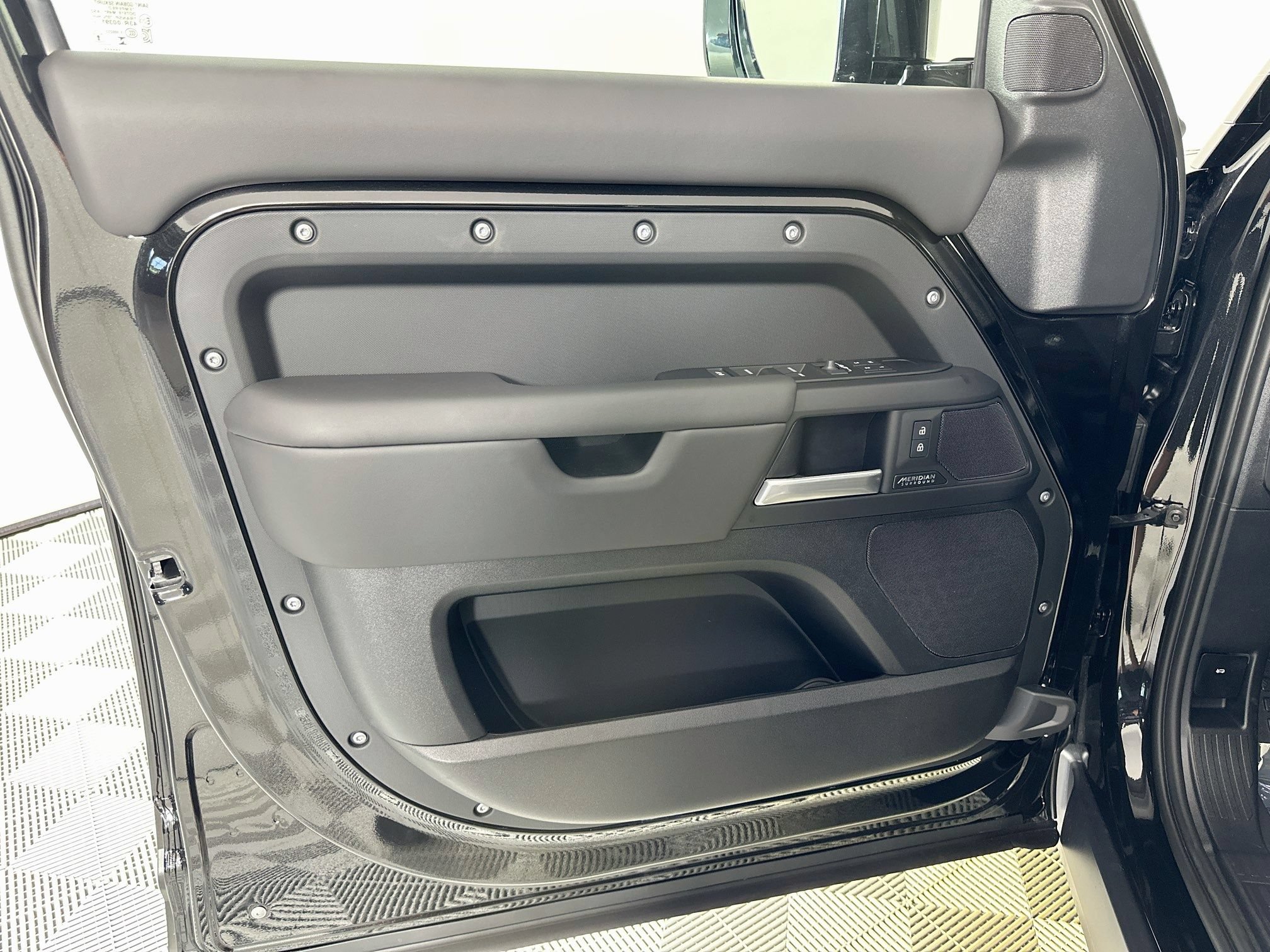 New 2026 Land Rover Defender 110 X-Dynamic SE AWD/4WD image 14