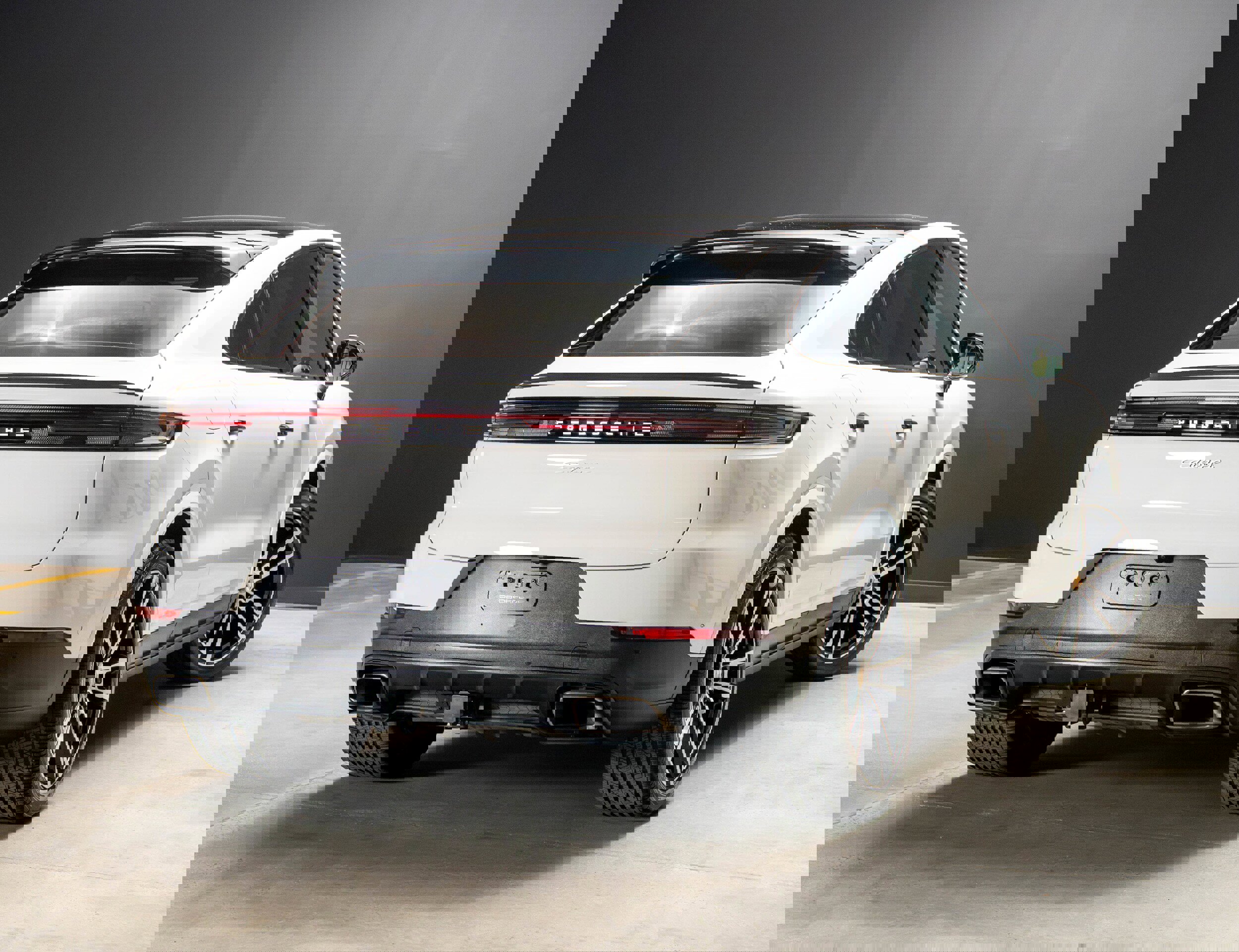 Certified 2024 Porsche Cayenne Coupe image 7