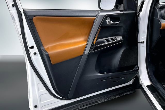 Used 2016 Toyota RAV4 SE image 20