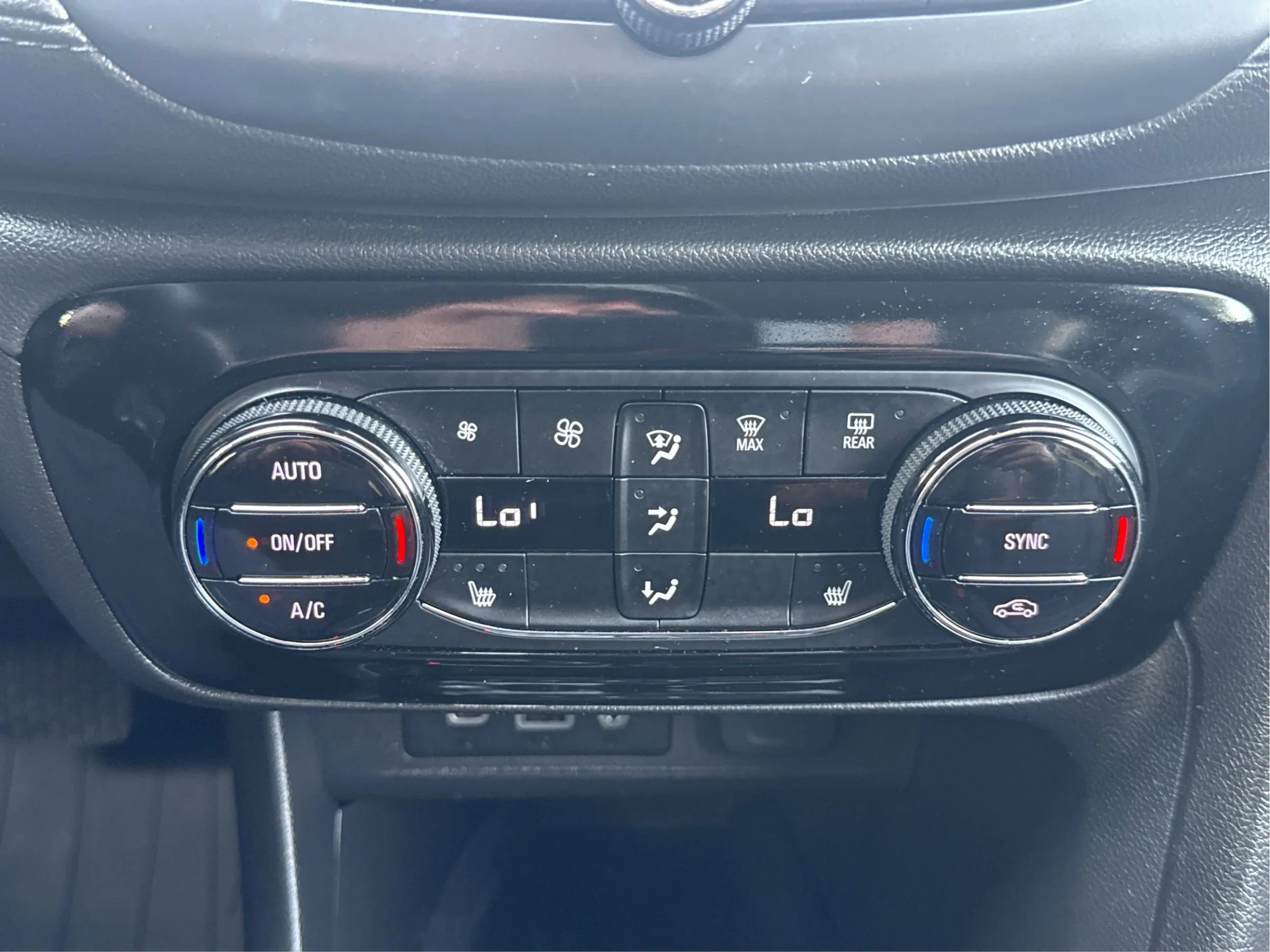 Used 2020 Buick Encore GX Essence w/ Advanced Technology Package AWD/4WD image 30