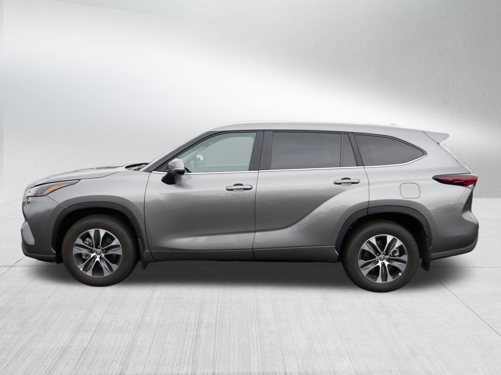 Used 2026 Toyota Highlander XLE AWD/4WD image 4