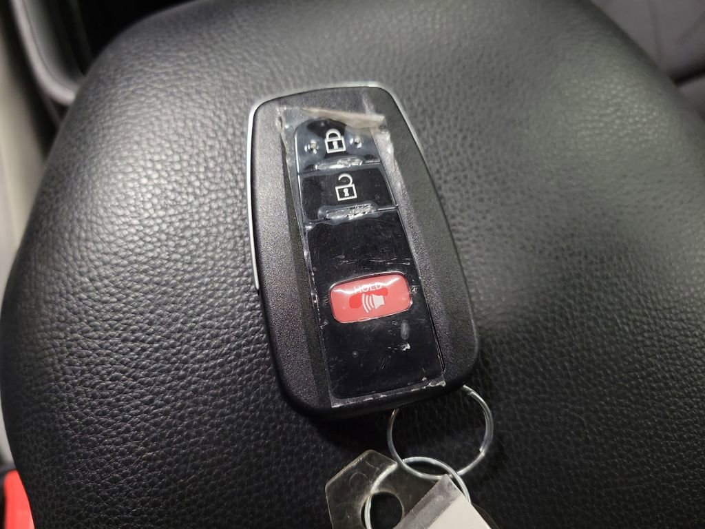 Used 2021 Toyota RAV4 XLE w/ Convenience Package AWD/4WD image 16