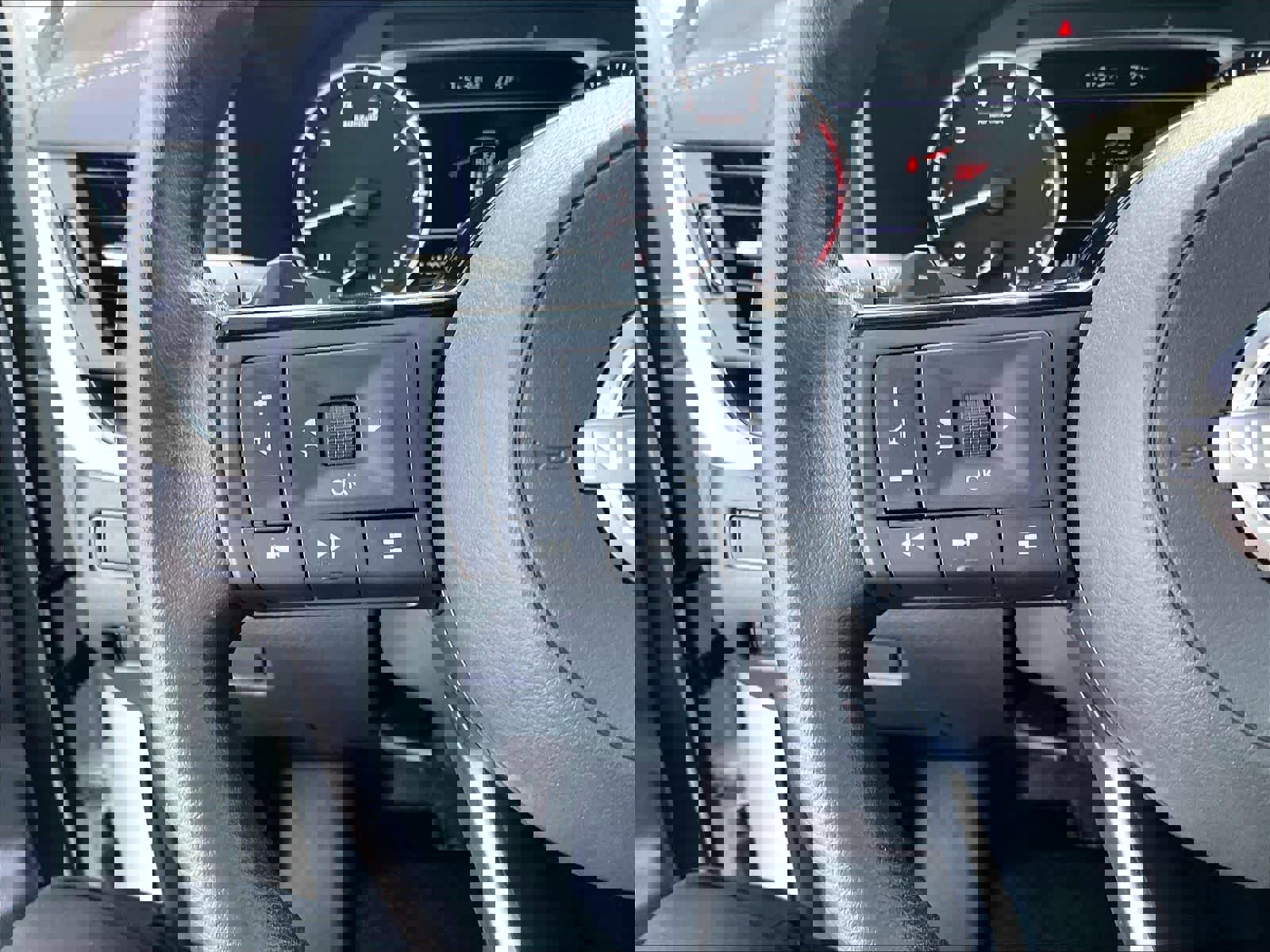 Used 2023 Nissan Rogue SV image 20