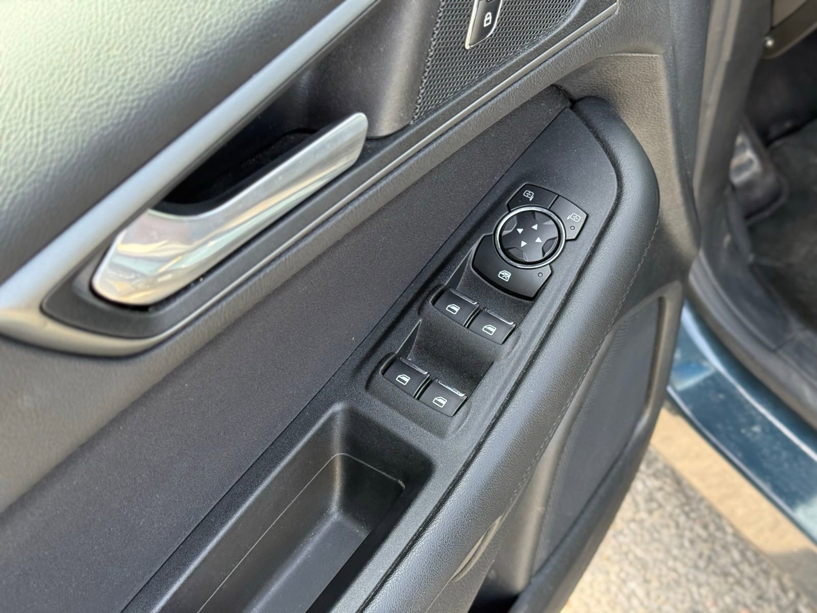 Used 2016 Ford Edge SE image 14