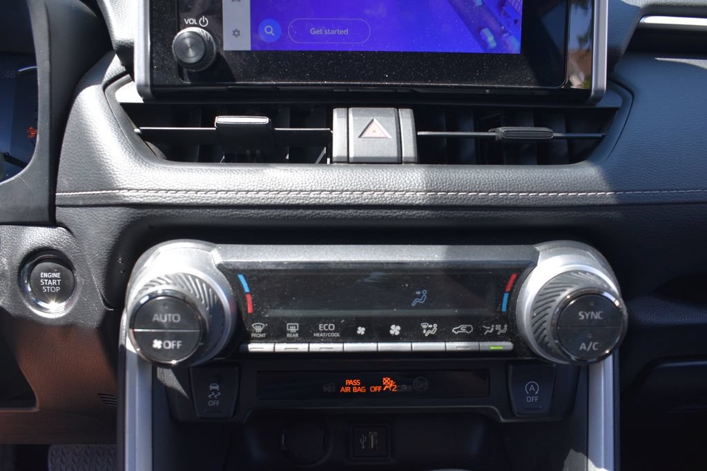 Used 2025 Toyota RAV4 XLE FWD image 17
