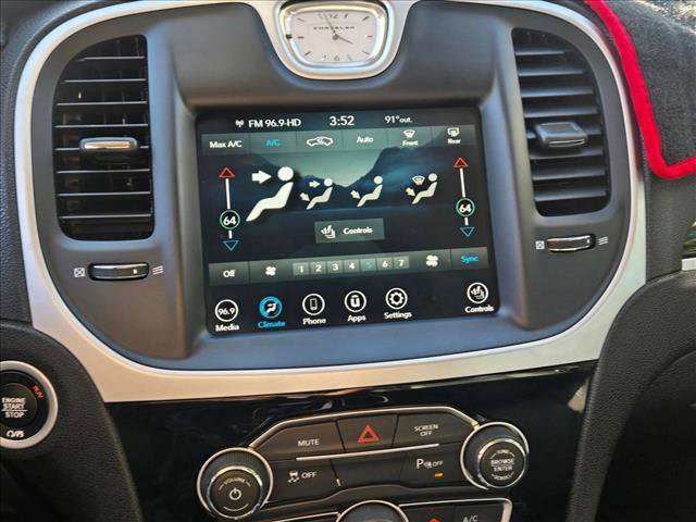 Used 2023 Chrysler 300 Touring L image 12