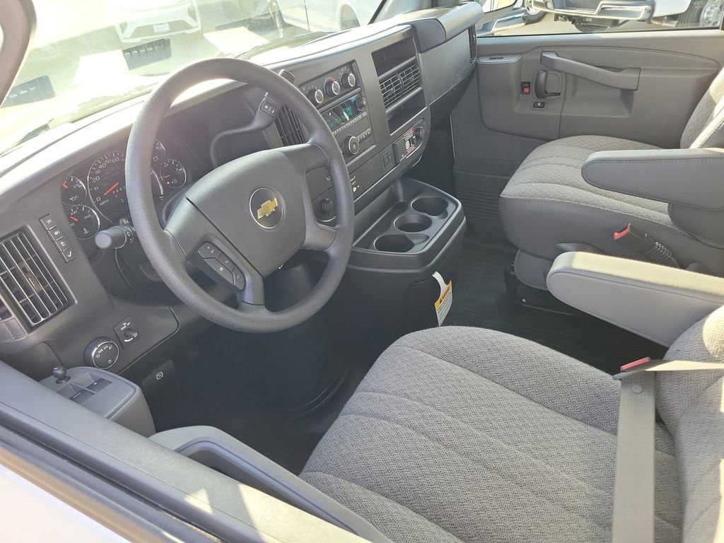 New 2026 Chevrolet Express 3500 Extended RWD image 3