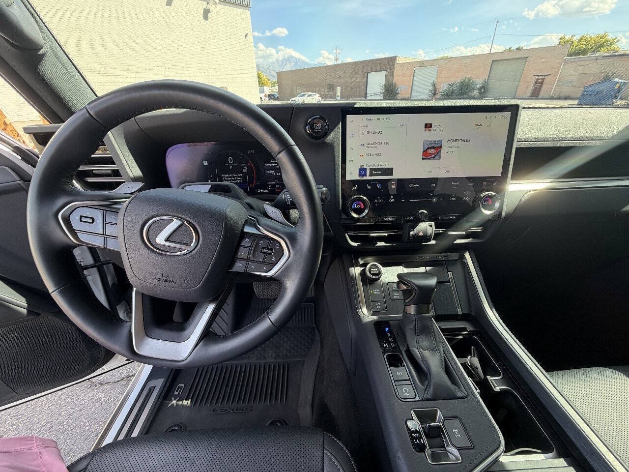 Used 2025 Lexus GX 550 w/ Accessory Package (2T) AWD/4WD image 21