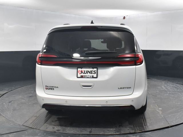 Used 2023 Chrysler Pacifica Limited image 8