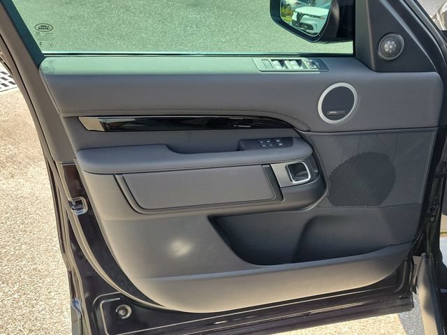Used 2025 Land Rover Discovery S AWD/4WD image 17