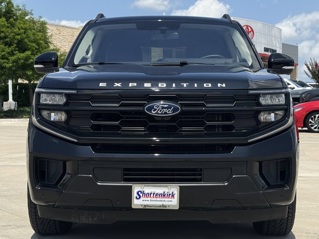 Used 2025 Ford Expedition Active AWD/4WD image 7