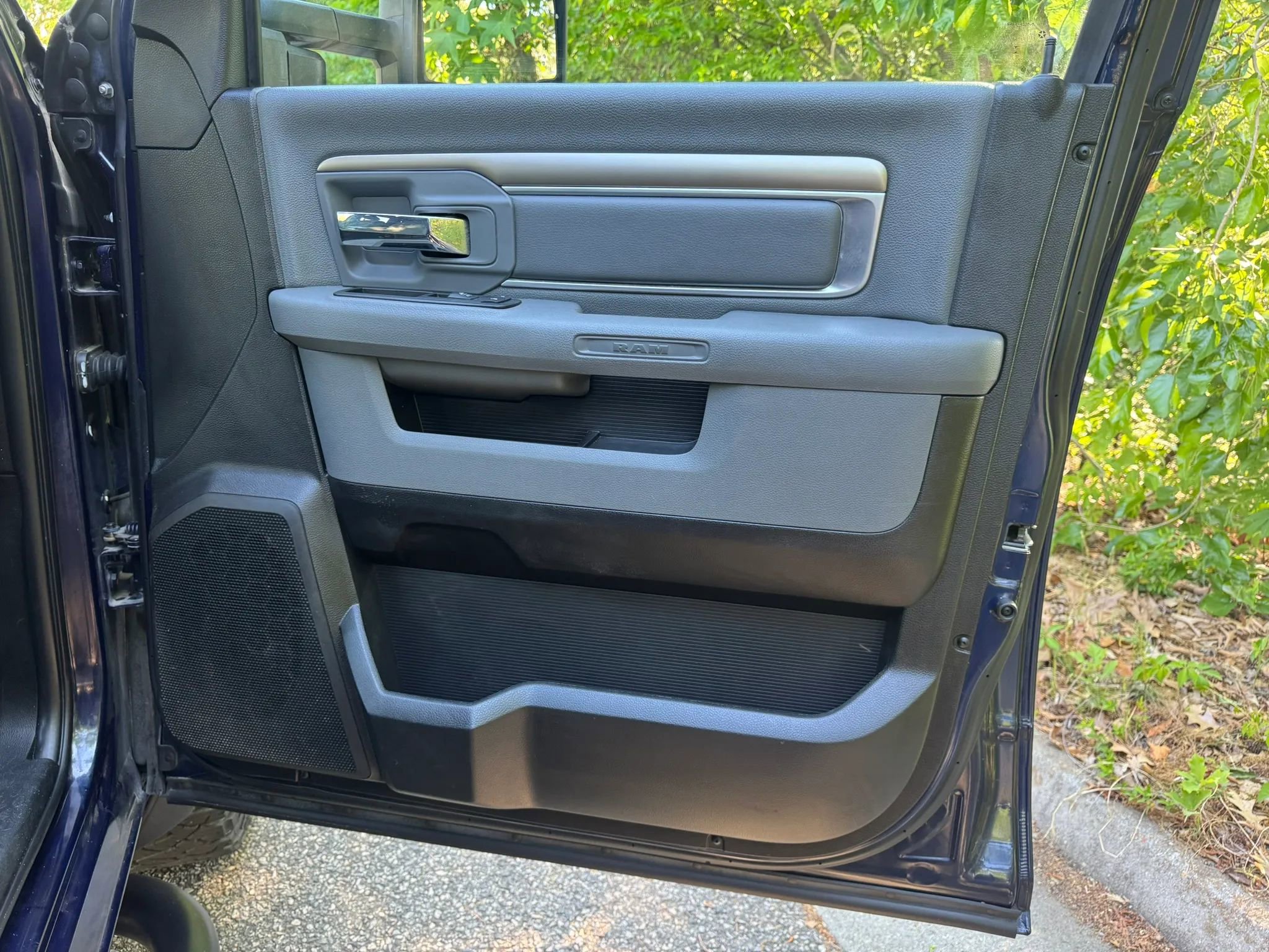 Used 2017 RAM 1500 Classic SLT AWD/4WD image 14