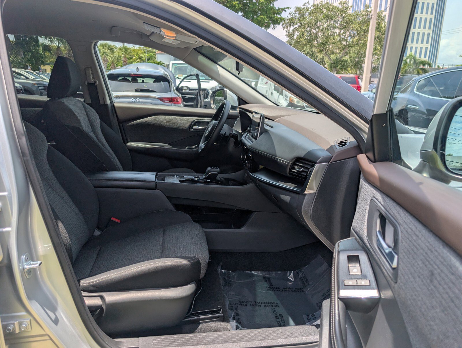 Used 2022 Nissan Rogue SV FWD image 15