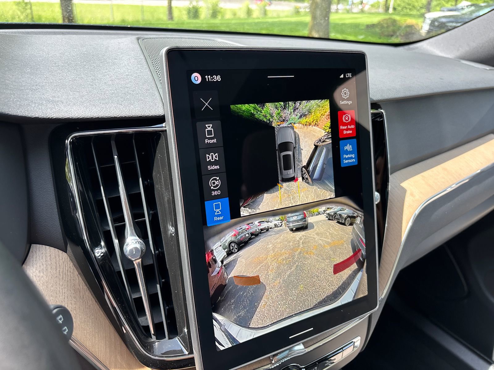New 2026 Volvo XC60 B5 Plus w/ Protection Package Premier AWD/4WD image 18