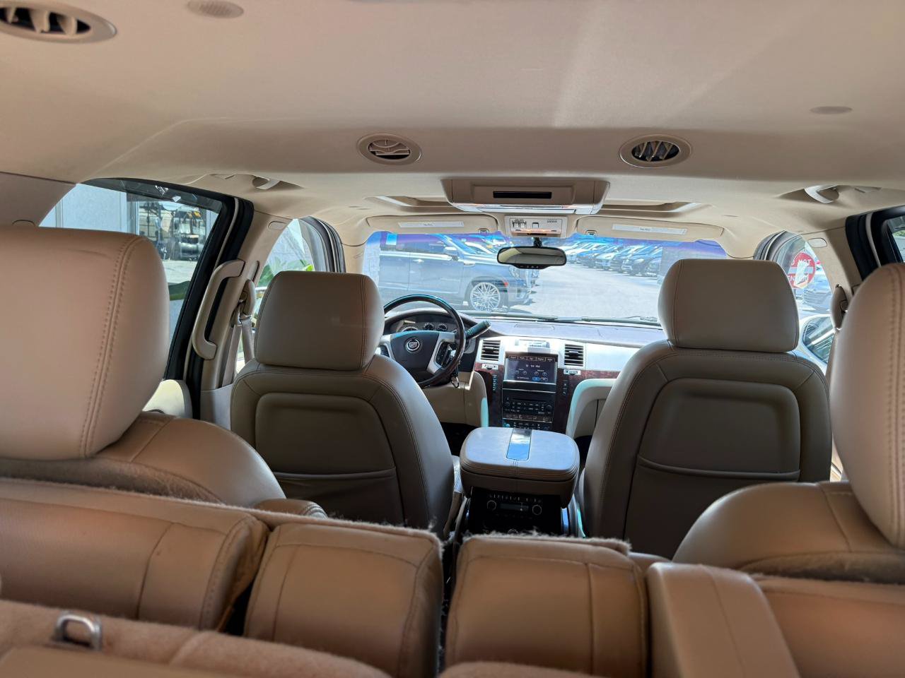 Used 2011 Cadillac Escalade Premium AWD/4WD image 18