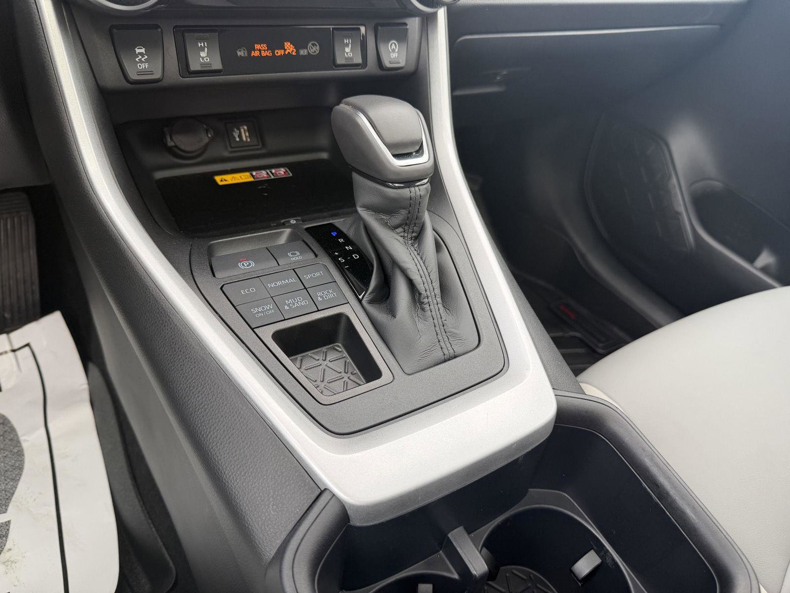 Used 2025 Toyota RAV4 XLE Premium image 18