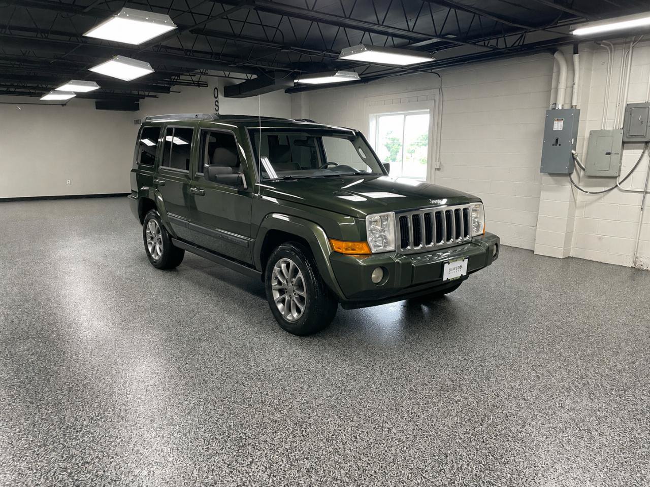 Used 2007 Jeep Commander Sport AWD/4WD image 3