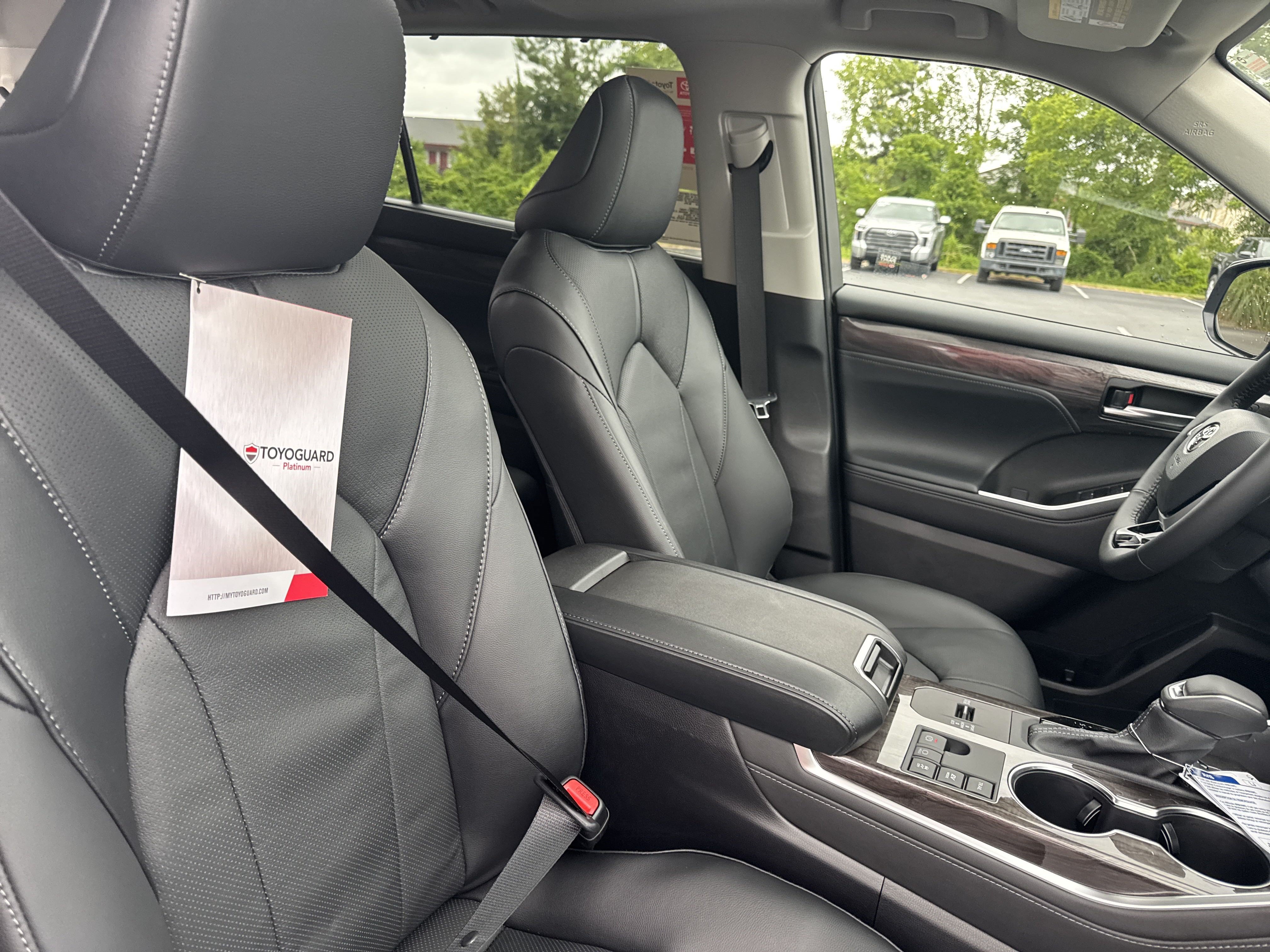 New 2025 Toyota Highlander Limited AWD/4WD image 36