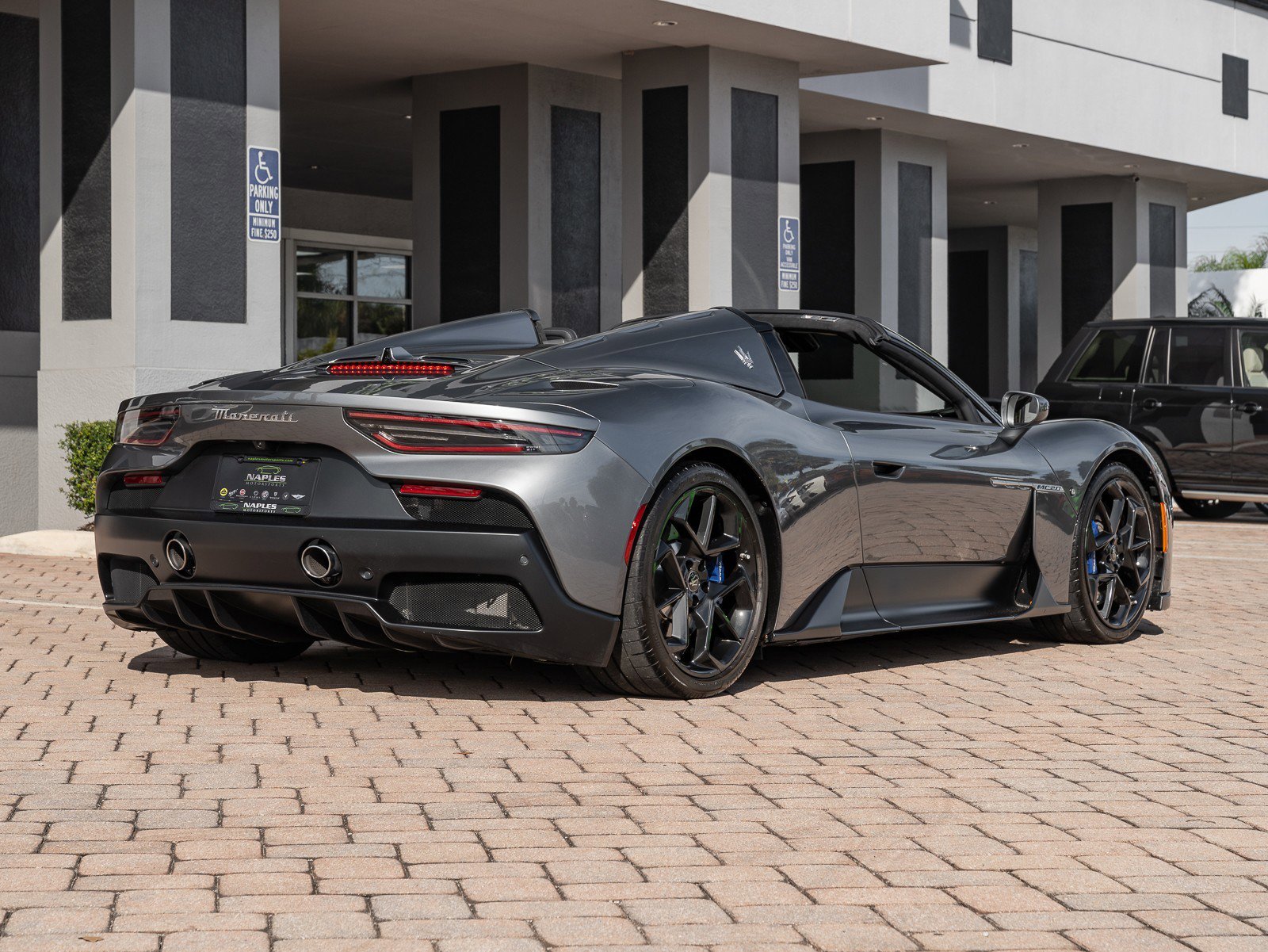 Used 2023 Maserati MC20 Spyder image 18
