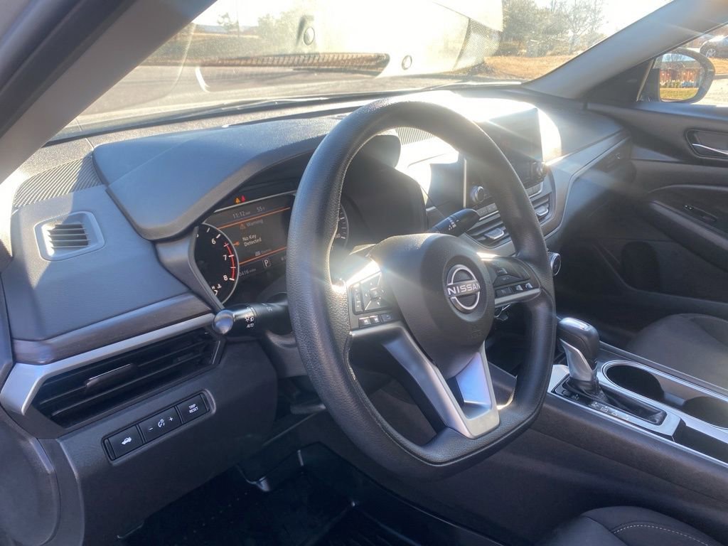 Used 2024 Nissan Altima 2.5 SV image 14