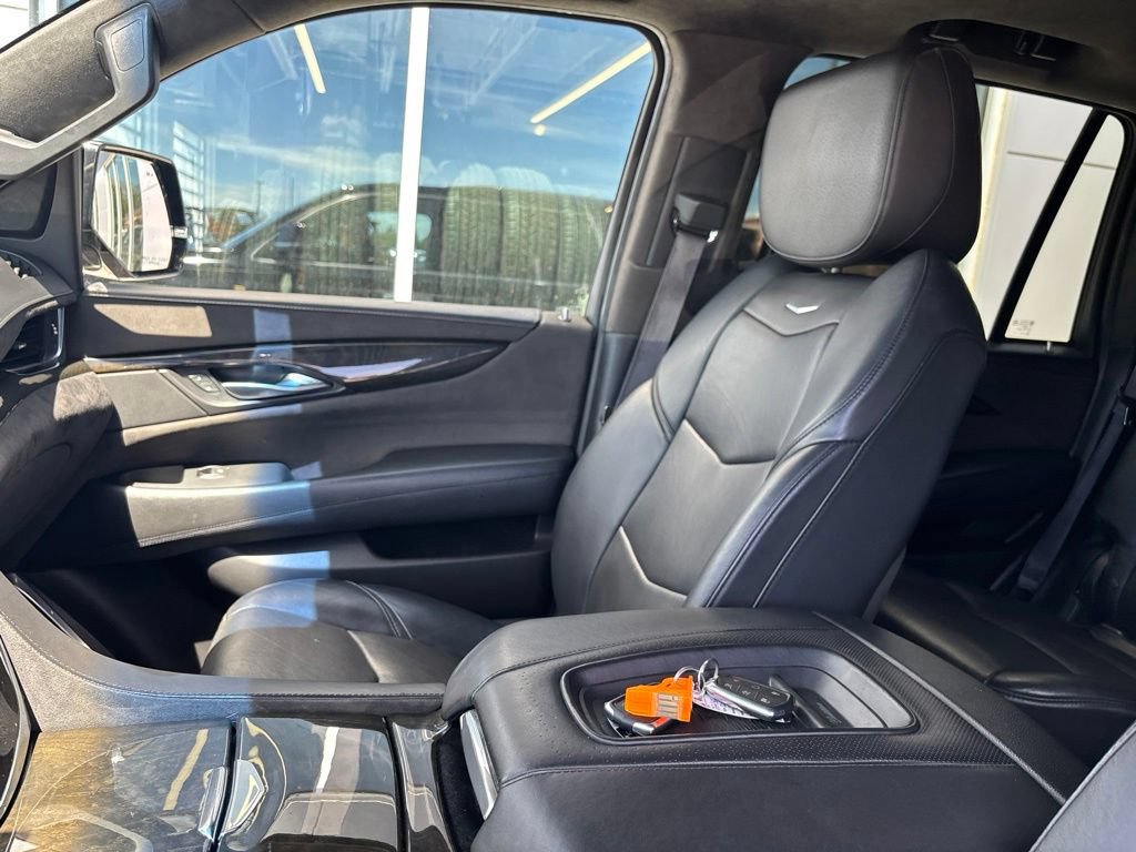 Used 2017 Cadillac Escalade Platinum AWD/4WD image 11