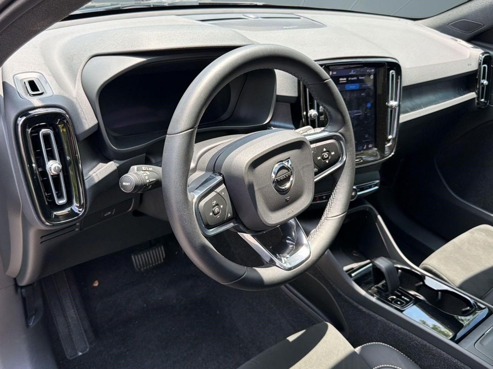 Certified 2023 Volvo C40 P8 Recharge Ultimate AWD/4WD image 4