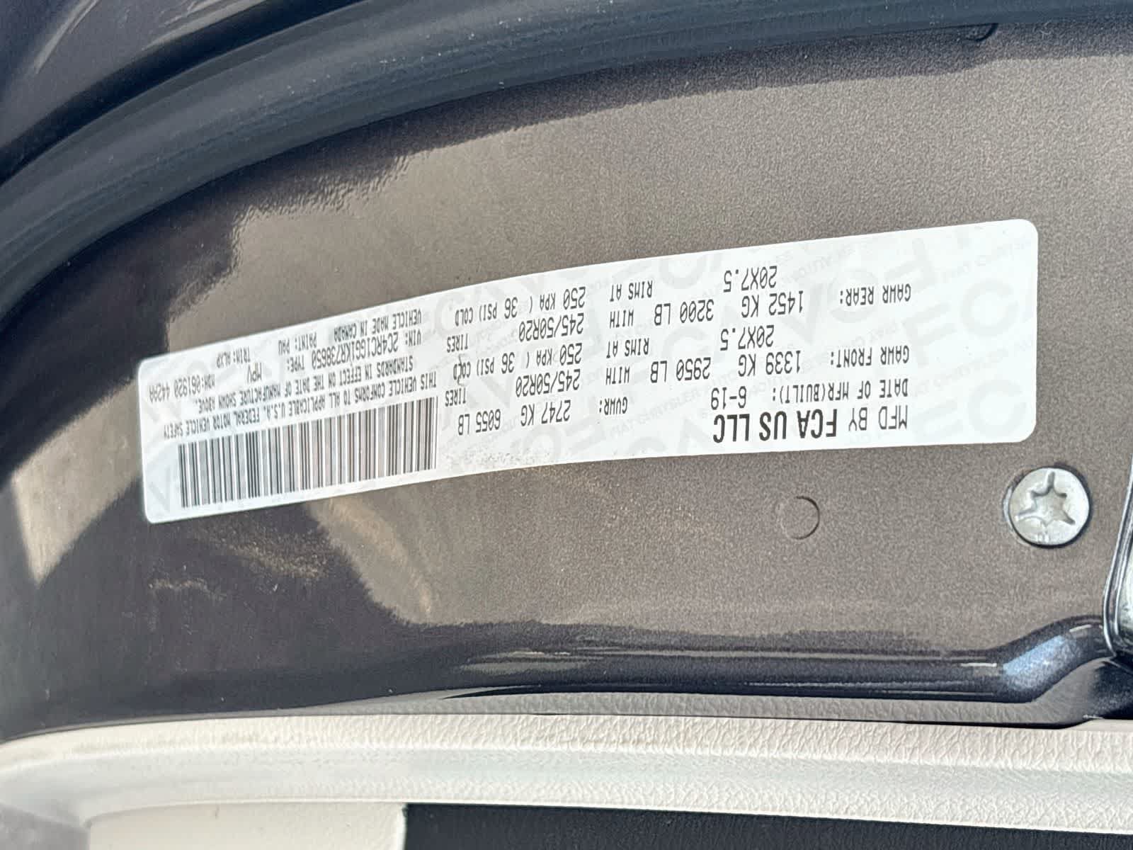 Used 2019 Chrysler Pacifica Limited w/ Tire & Wheel Group FWD image 34