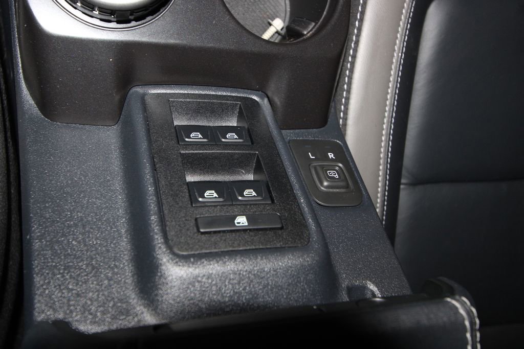 Used 2025 Ford Bronco Outer Banks image 17