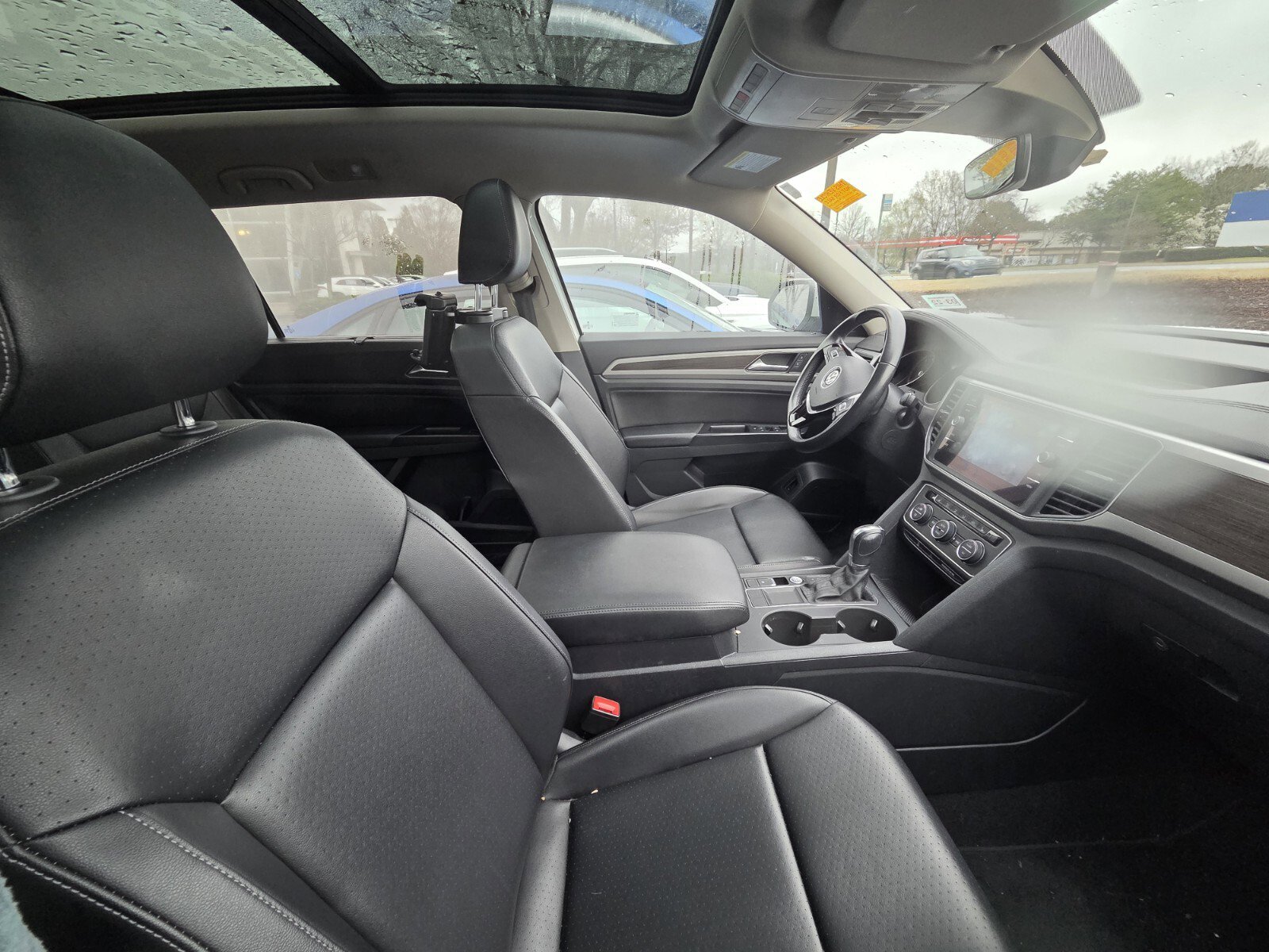 Used 2019 Volkswagen Atlas SE w/ Panoramic Sunroof Package image 9