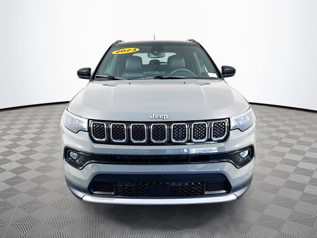Used 2023 Jeep Compass Limited w/ Elite Group AWD/4WD image 4