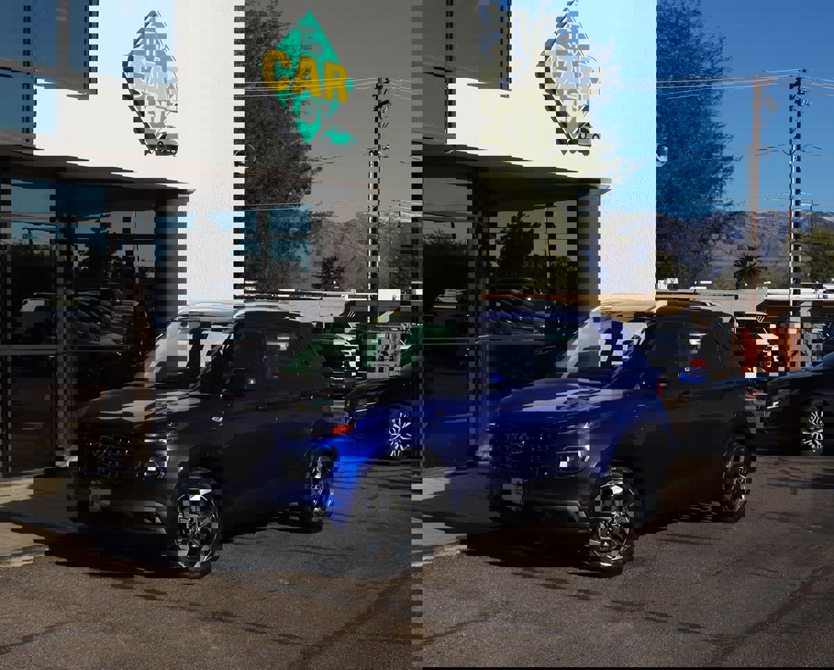 Used 2024 Hyundai Venue SEL image 2