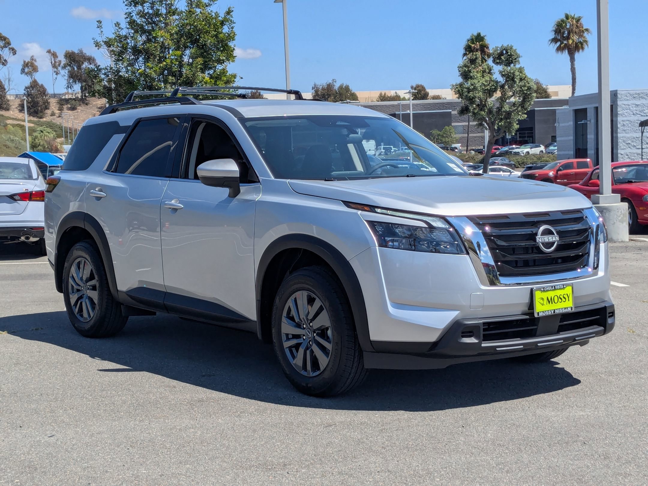 New 2025 Nissan Pathfinder SV image 2